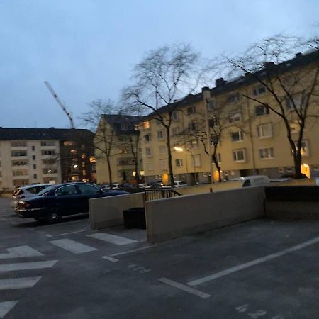Moeblierte Apartment Im Herkules Koeln Neuehrenfeld Exterior foto
