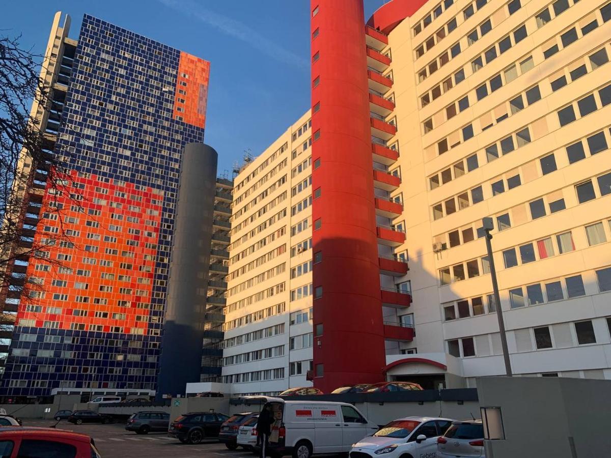 Moeblierte Apartment Im Herkules Koeln Neuehrenfeld Exterior foto